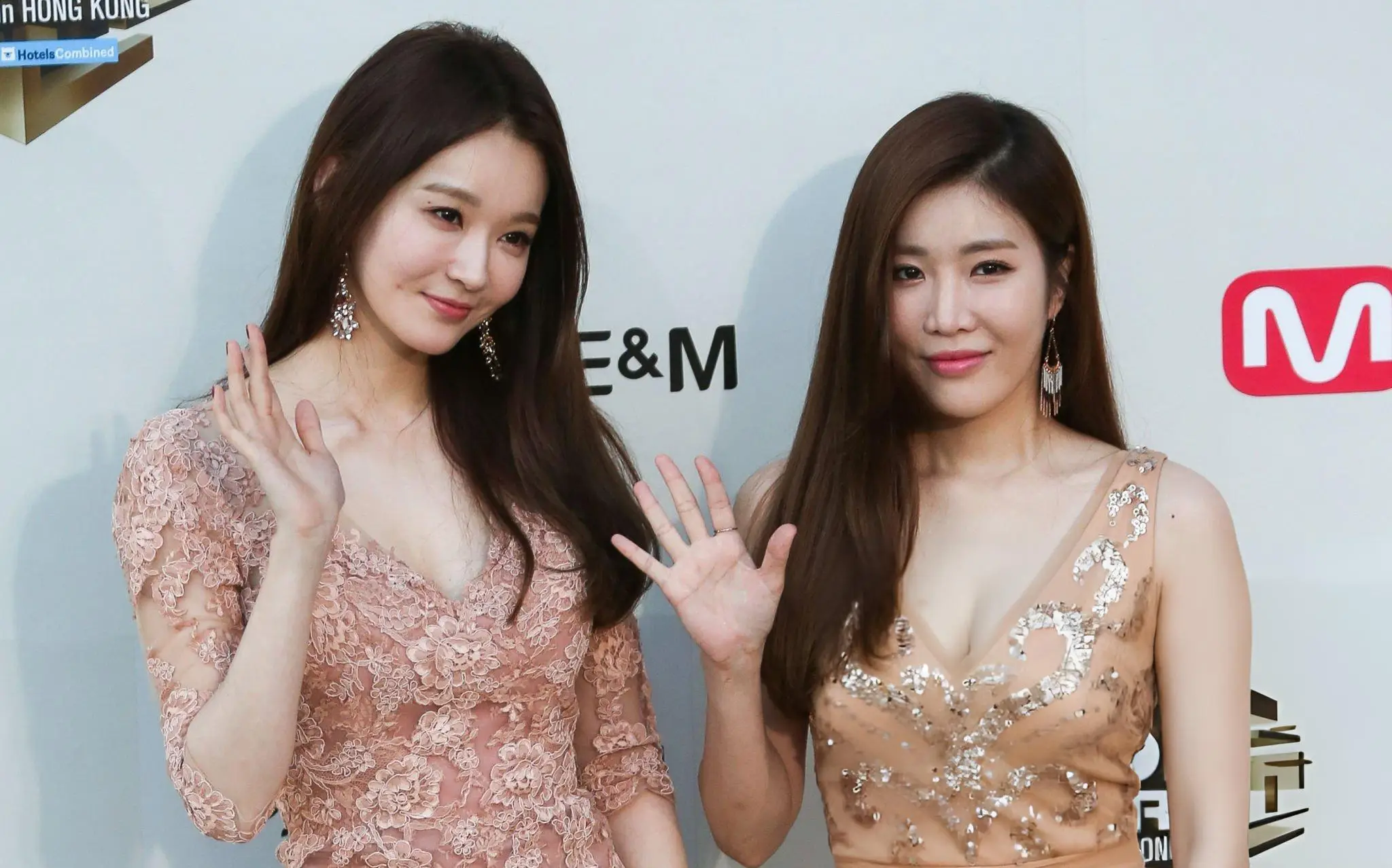 Kang Min-kyung and Lee Hae-ri of Davichi
