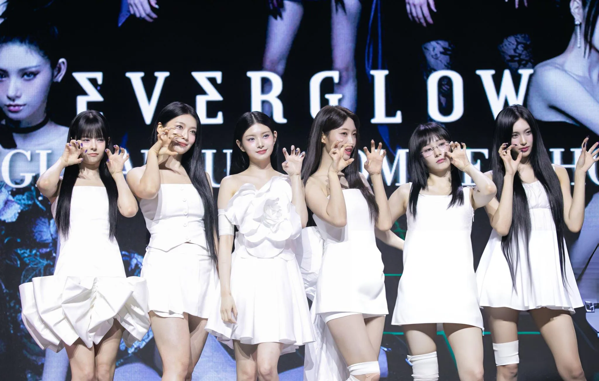 EVERGLOW Members: E:U, Sihyeon, Mia, Onda, Aisha, and Yiren