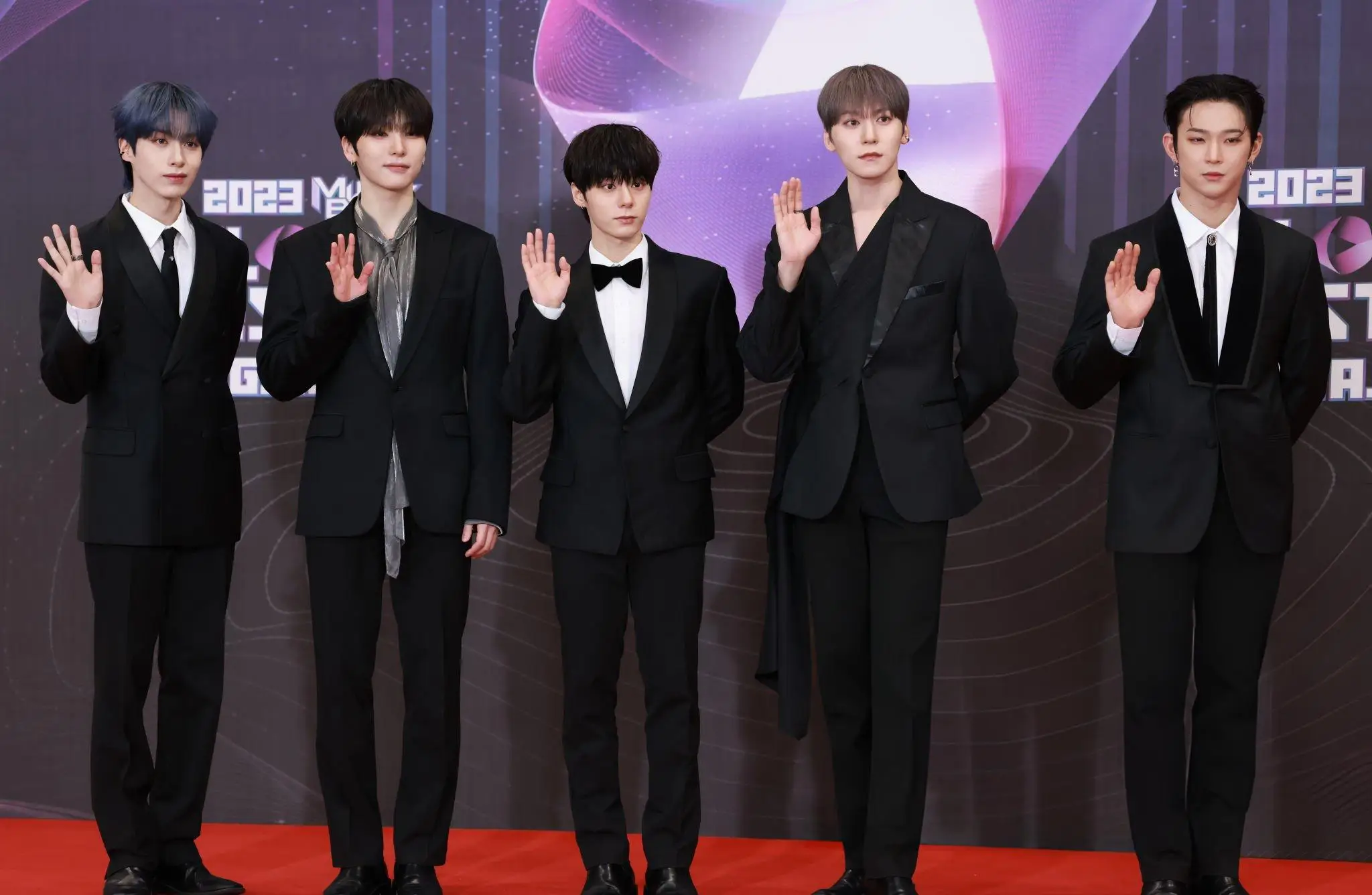 ONEUS Members: Seoho, Leedo, Keonhee, Hwanwoong and Xion