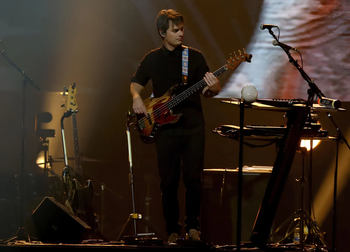 Maroon 5 Members Profile: Names, Ages, Birthdays, and Heights Sam Farrar of Maroon 5