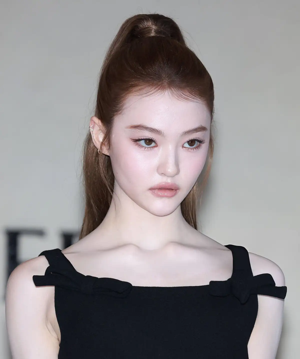 MEOVV Members Profile: Names, Ages, Birthdays, and Heights Ella of MEOVV