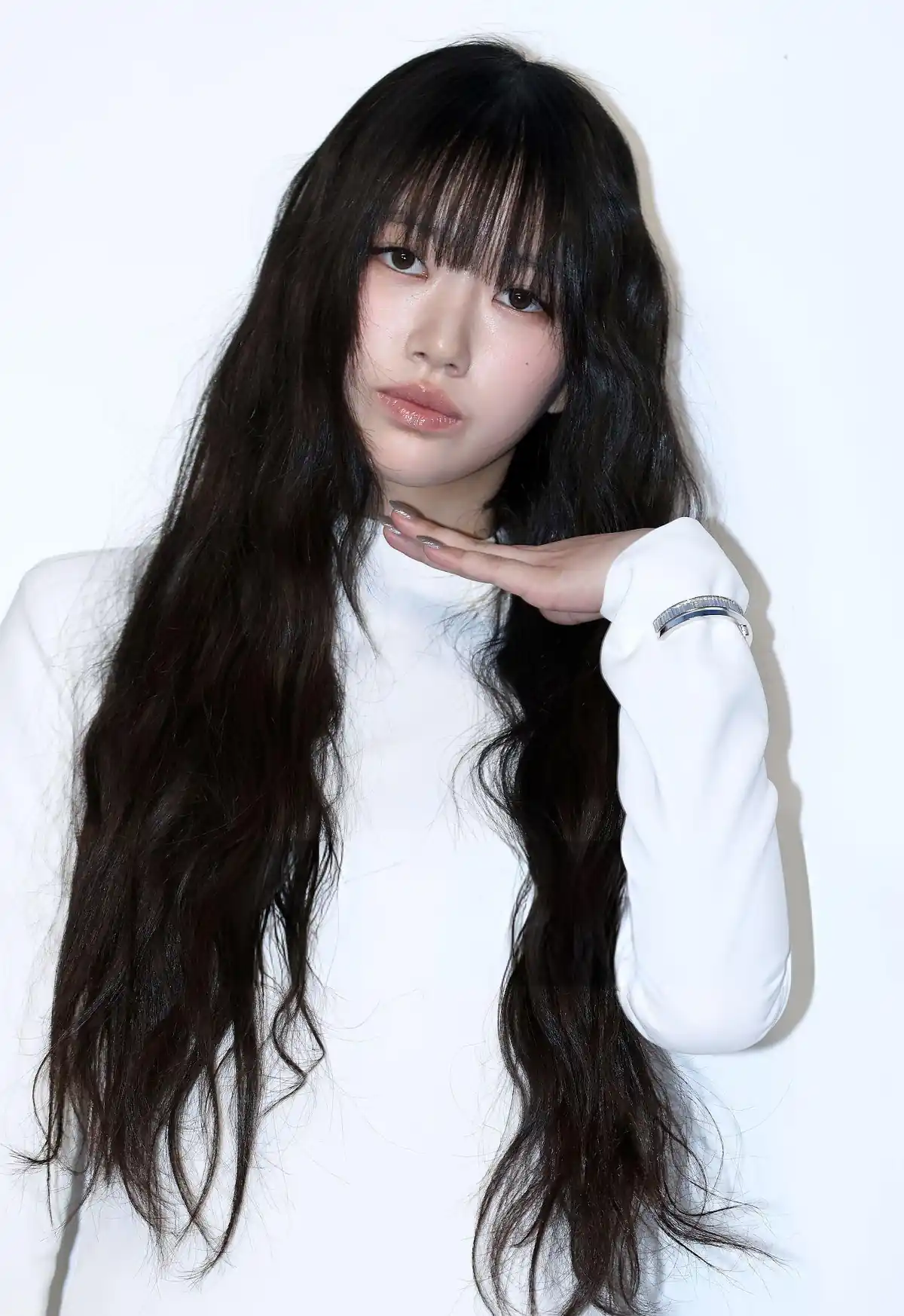 MEOVV Members Profile: Names, Ages, Birthdays, and Heights Sooin of MEOVV