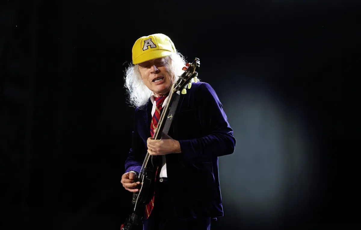 angus young of ac dc Ангус Янг из AC/DC