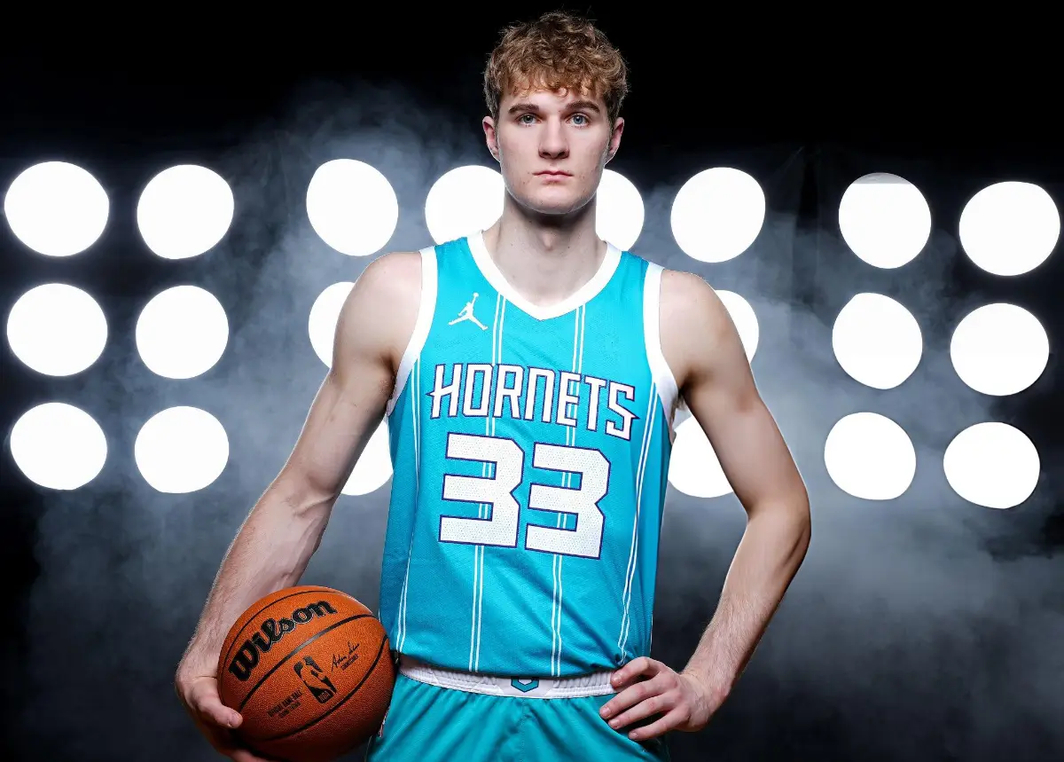 Liam McNeeley #33 of the Charlotte Hornets