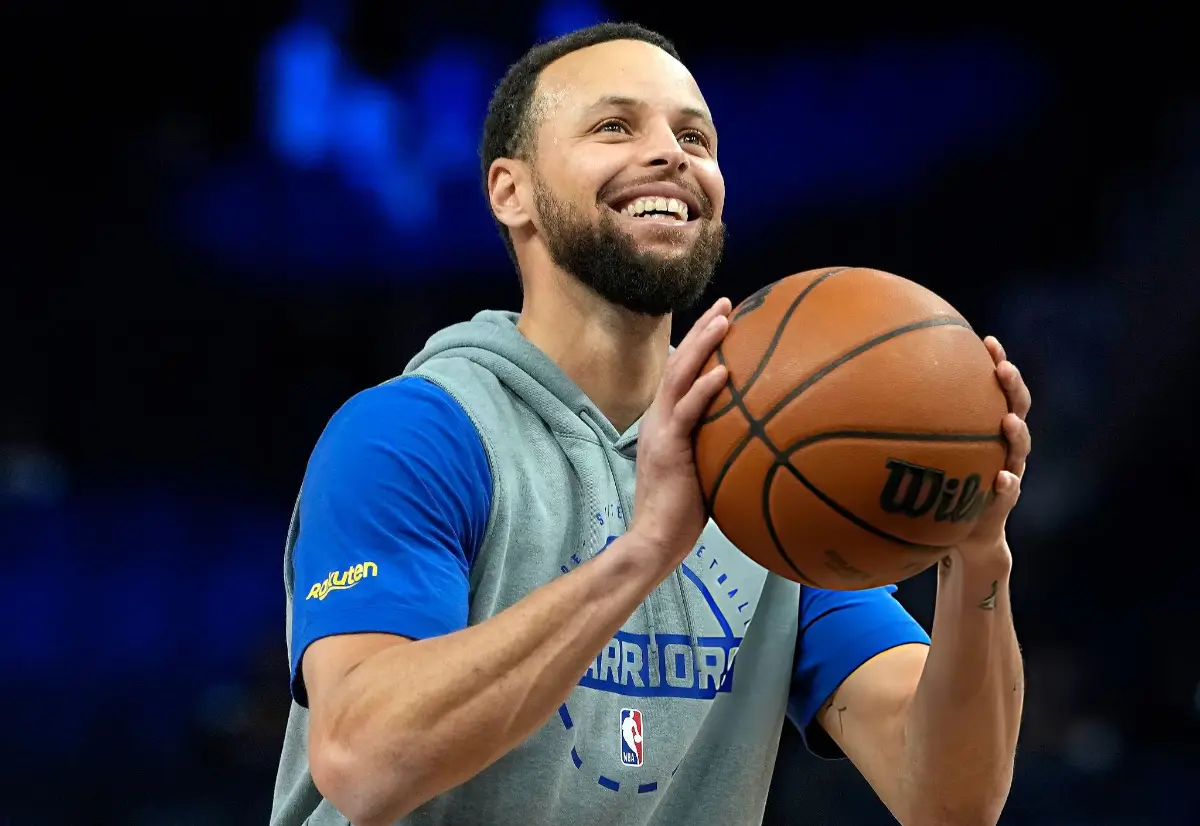 Golden State Warriors Players Profile (Current Roster, Age, Height, Weight) Stephen Curry #30 of the Golden State Warriors
