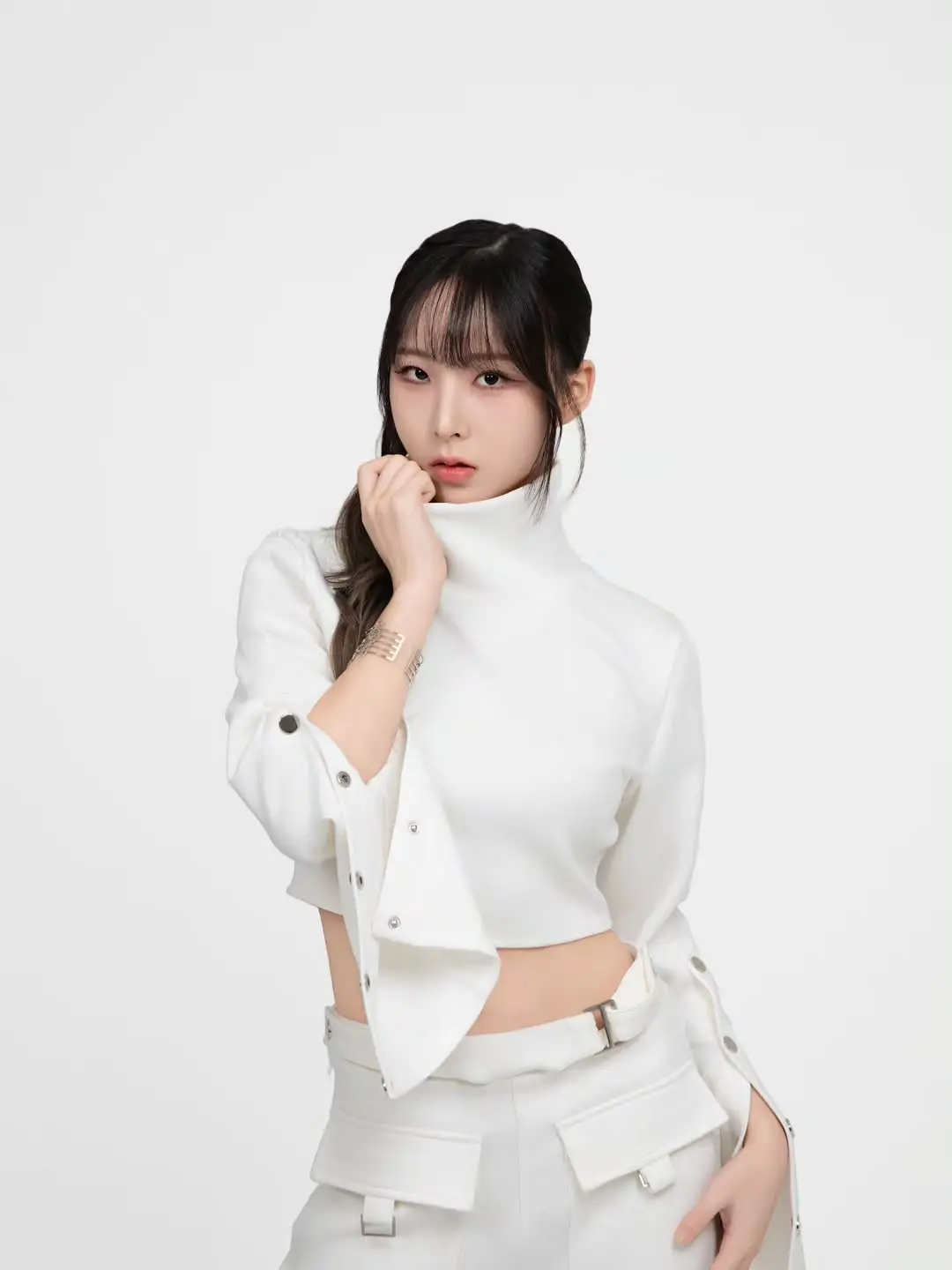ARISE member Jiho
