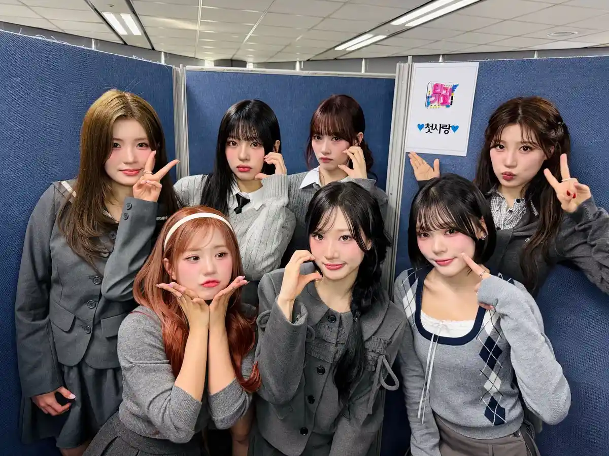 CSR Members Profile: Full Names, Ages, Heights, Weights and More CSR members are Duna, Geumhee, Sihyeon, Seoyeon, Yuna, Sua, and Yeham.