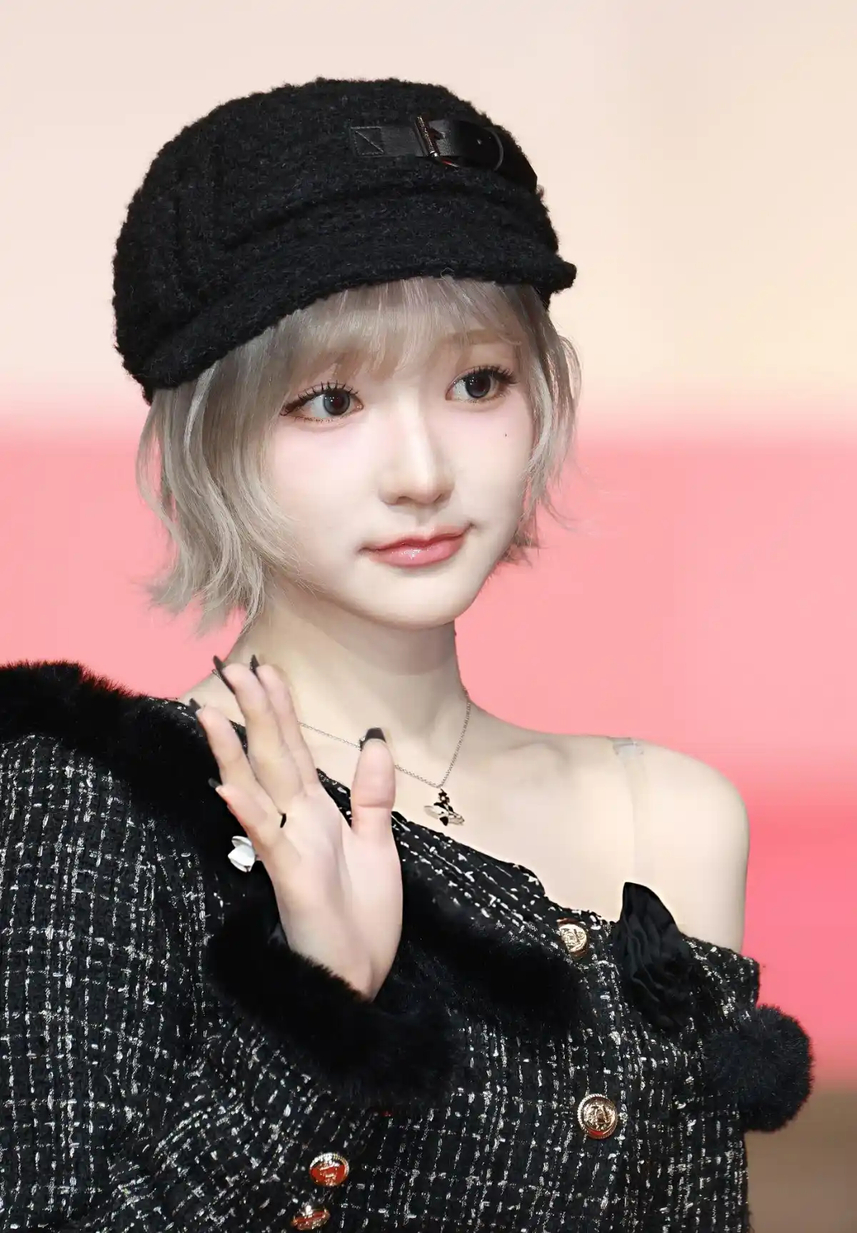 Джию из женской группы KiiiKiii