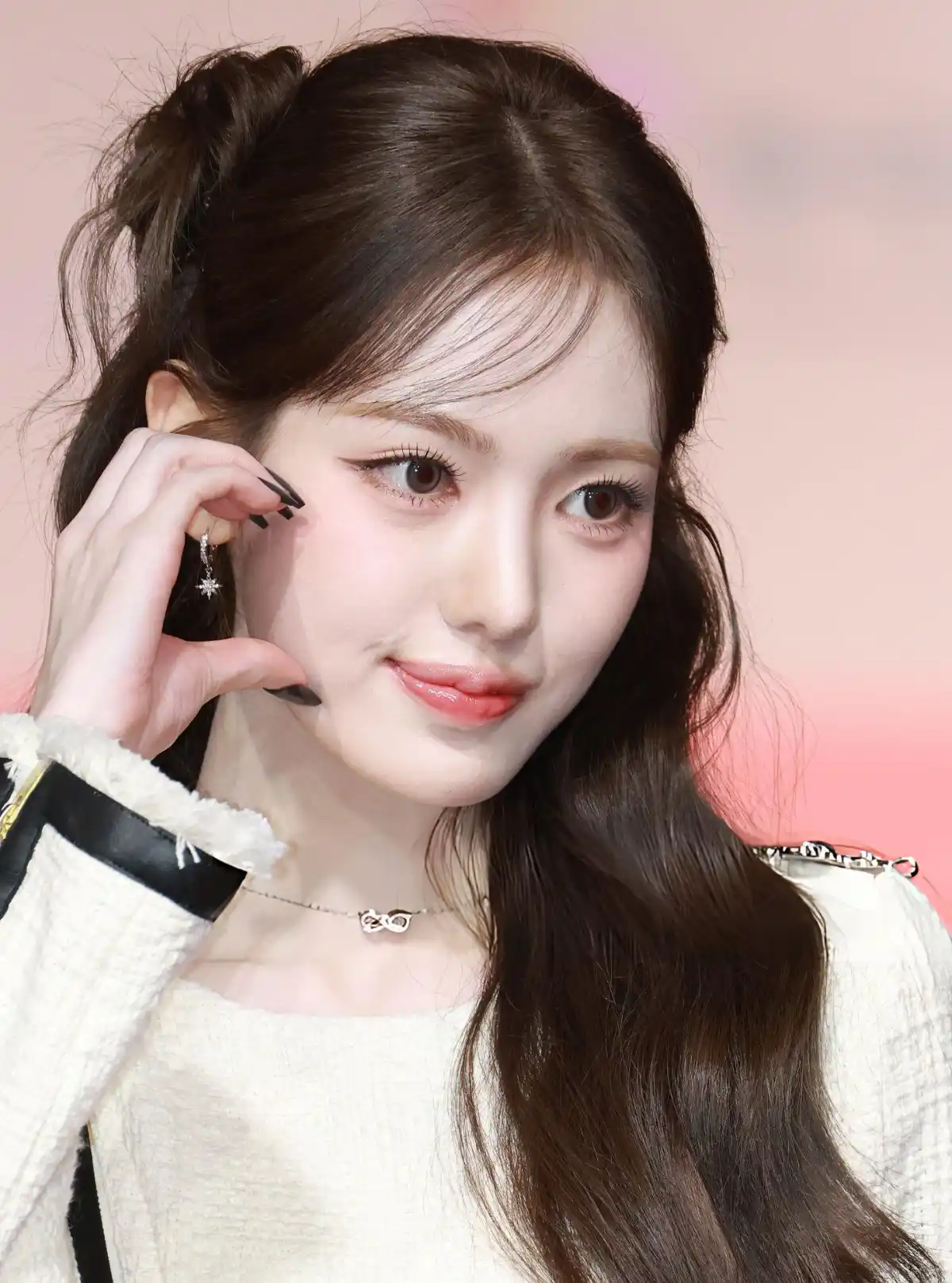 Суи из KiiiKiii