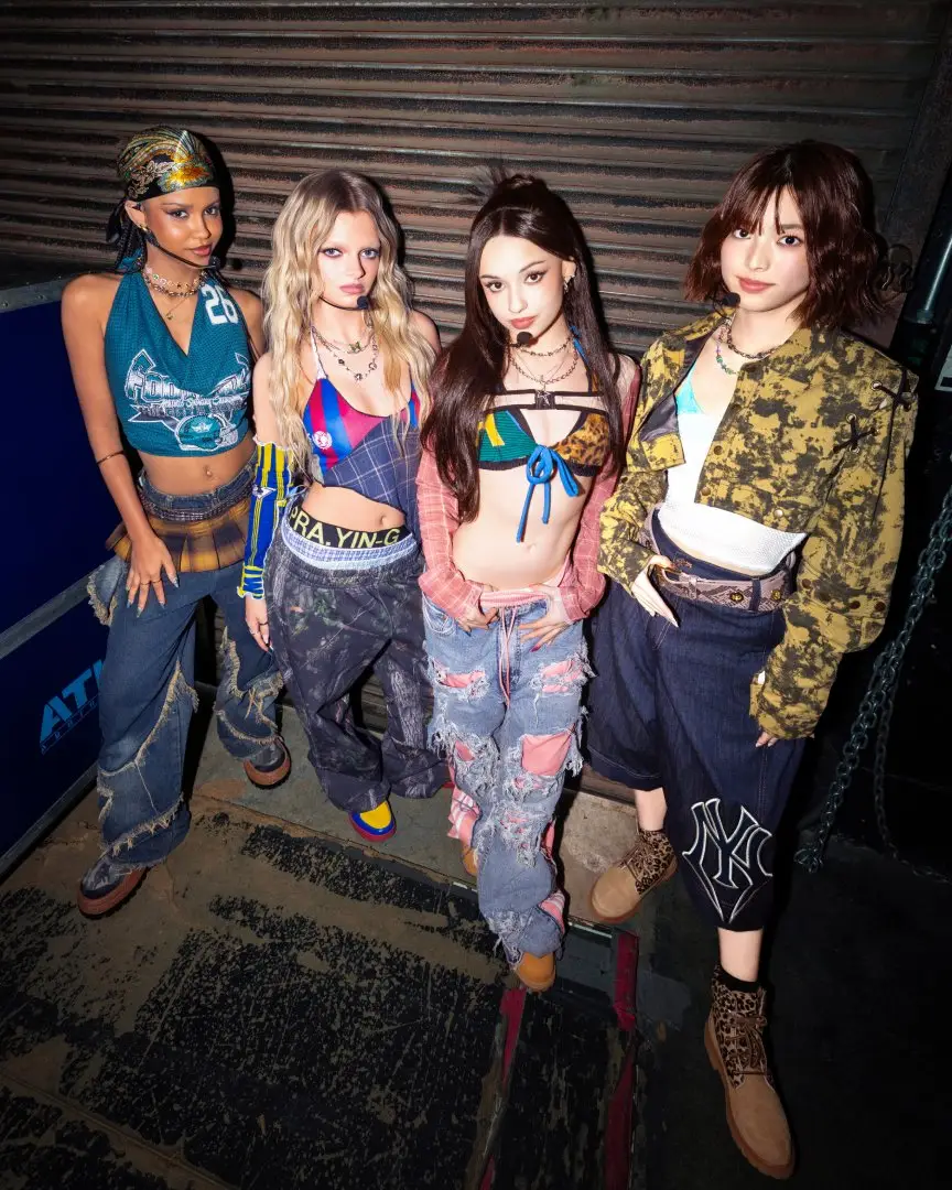 SAINT SATINE members are Lexie, Samara, Emily, and Sakura (咲来).