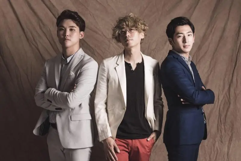Achtung members are Seungyeop, Elisa, and Sehwan.
