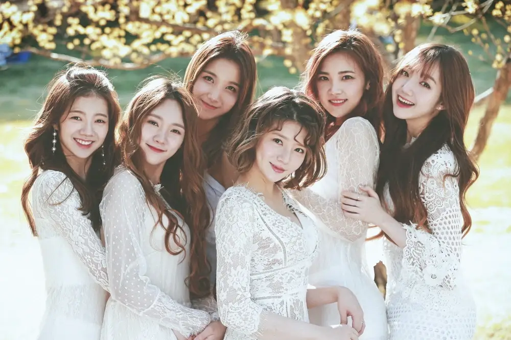 A.DE members are Suyeon, Yeorin, Jiseo, Rachel, Haeyoung, and Miso.