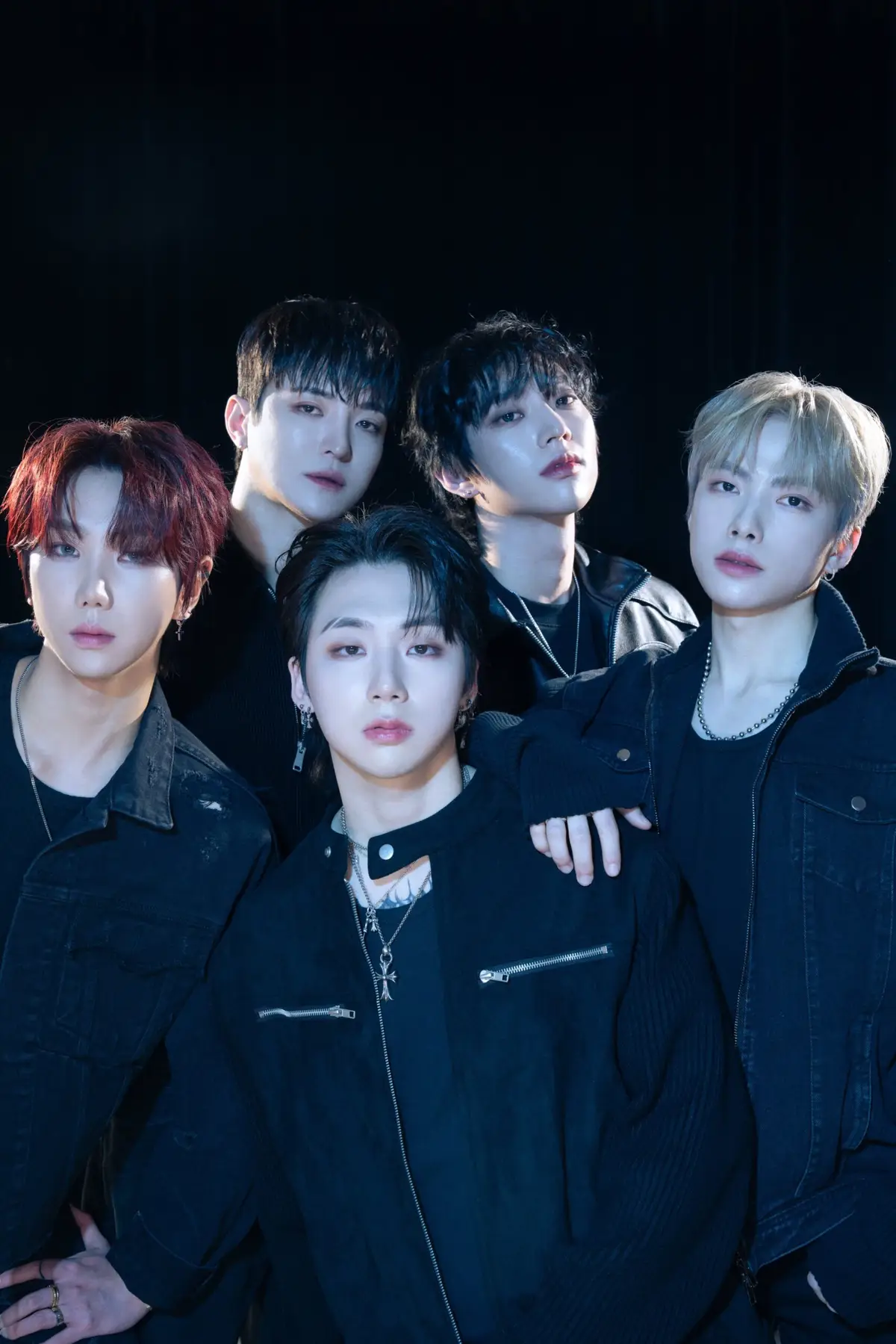 AMBITION members are Kyle, Minseog, Rookie, Daehyun, and Yunhyeong.