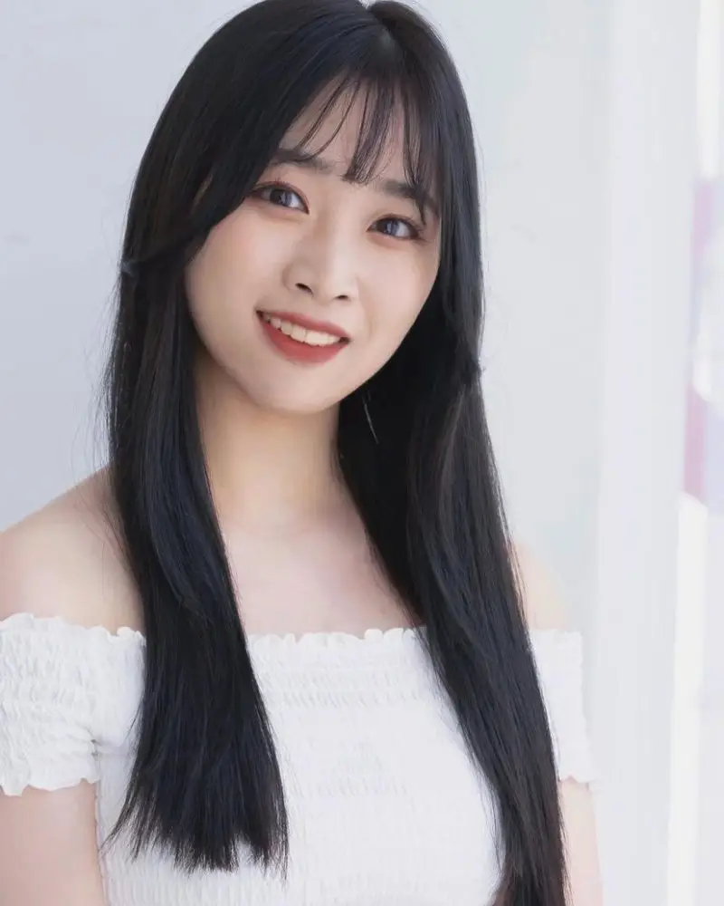 AMYX member Rina