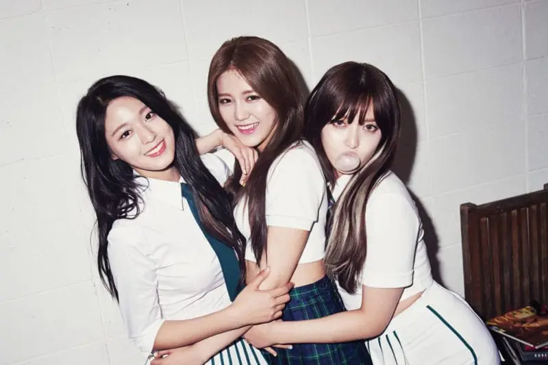 AOA White members are Hyejeong, Seolhyun, and Chanmi.