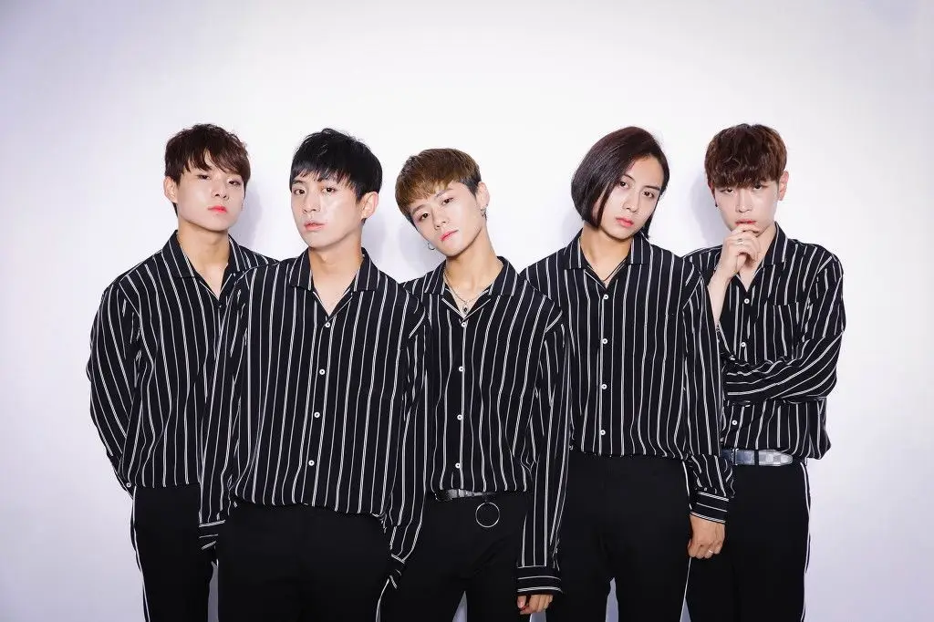 APL members are Seoin, Tin, Hyuk, J-NO, and Tom.
