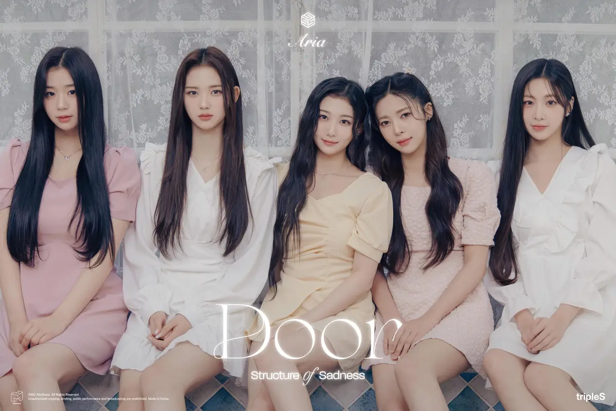 Aria members are Seo DaHyun, Nien, Kim ChaeYeon, Lee JiWoo, and Kaede.