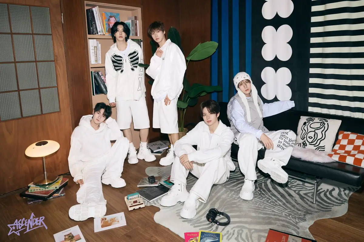 ASCENDER members are Yijin, DL, Roan, Jihoo, and Haesol.