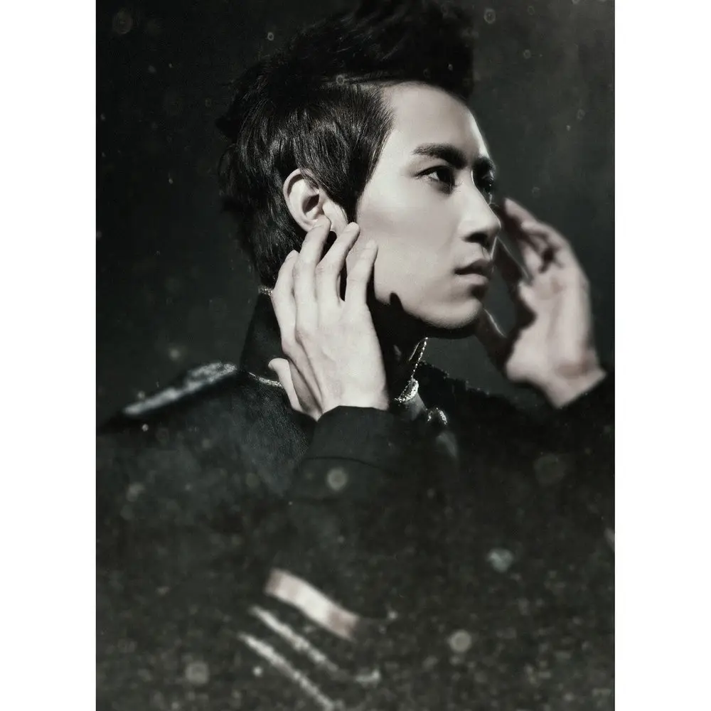 Attack former member Changwoo