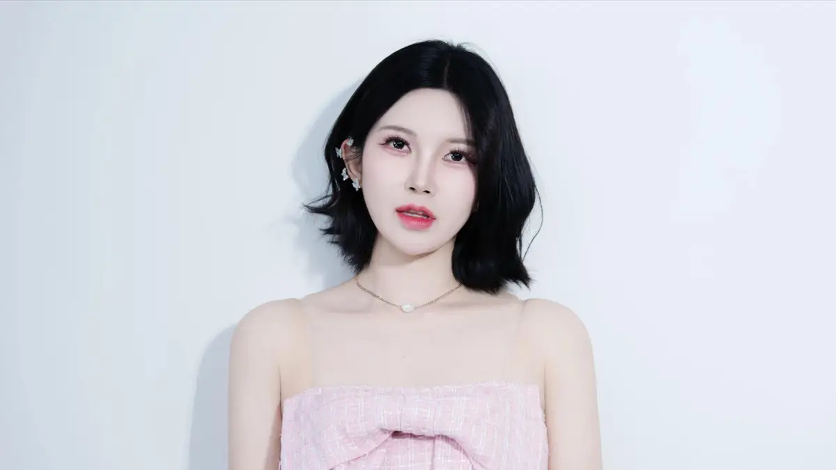 Berry Queen member Arin