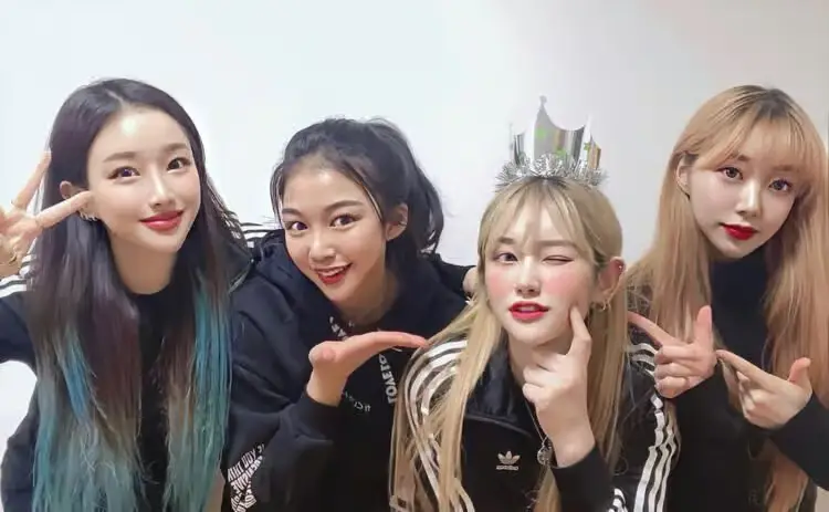 Birthday members are Hyeyeon, Xiyoung, Chaeeun, and Zizi.