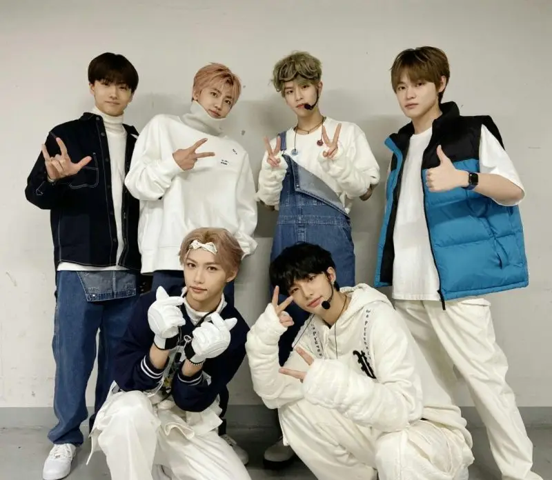 Cheek Touch Boys members are Hyunjin, Jaemin, Felix, Seungmin, Chenle, and Jisung.