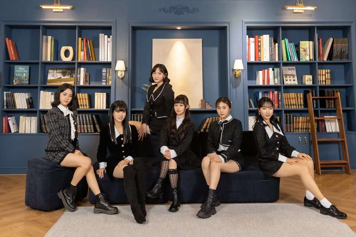 Cherish members are Huijin, Hyori, Chaeyeong, Gaeun, Chaewon, and Minji.