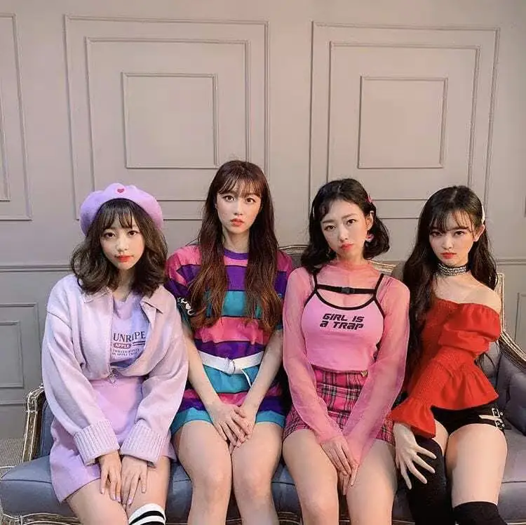 Chloris members are Seonwoo, Mijin, Cheoum, and Jinny.
