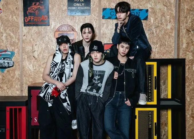 CMDM (Command The-M) members are Choi Byunghoon, Kim Hyunhah, Oh Junhyoung, Chae Heeju, and Lee Nohyul.