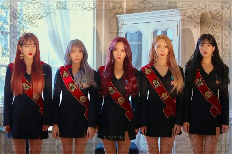 Cosmic Girls ενύπνιον (The Dreamer) members are Seola, Bona, Luda, Dawon, and Mei Qi.