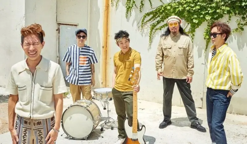Crying Nut members are Insoo, Sanghyuk, Sangmyeon, Yunsik, and Gyeongrok.