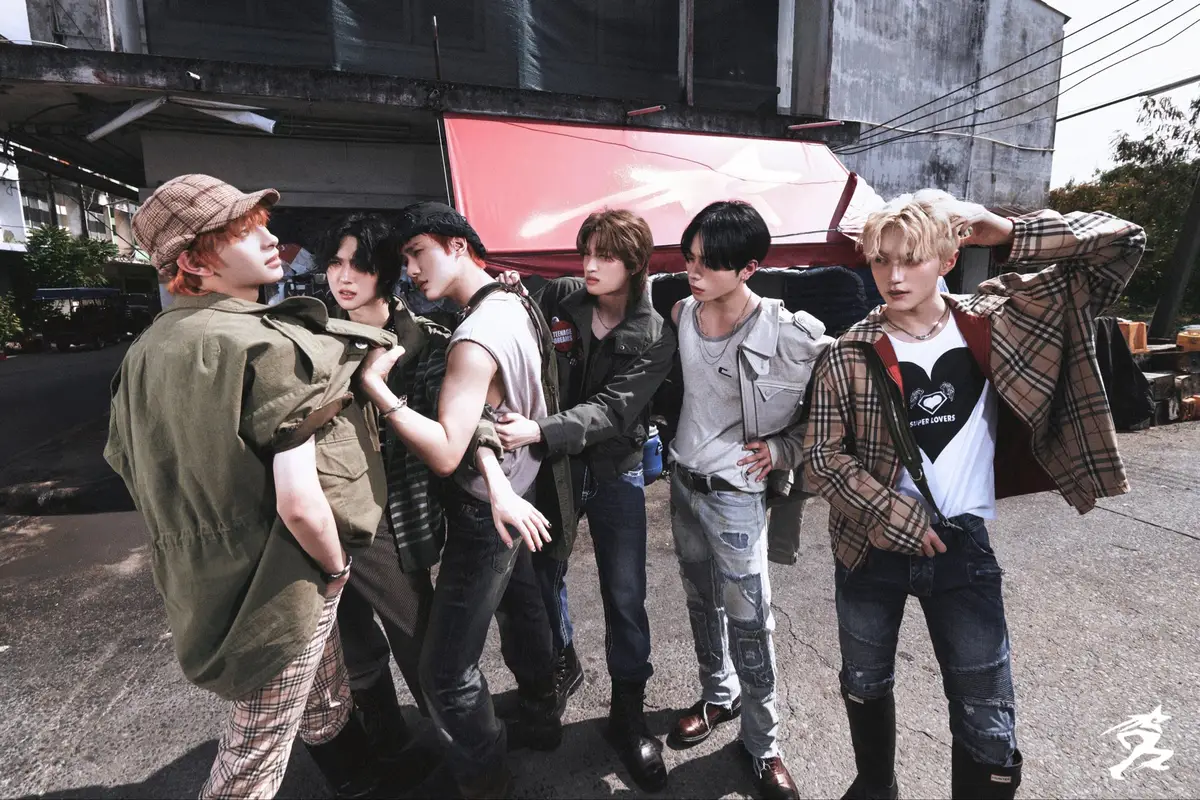 DAILY:DIRECTION members are EN-KIM, Kim Joohyoung, Lim Jihwan, E-VAN, Lee Wonwoo, and Jang Yoonseok.