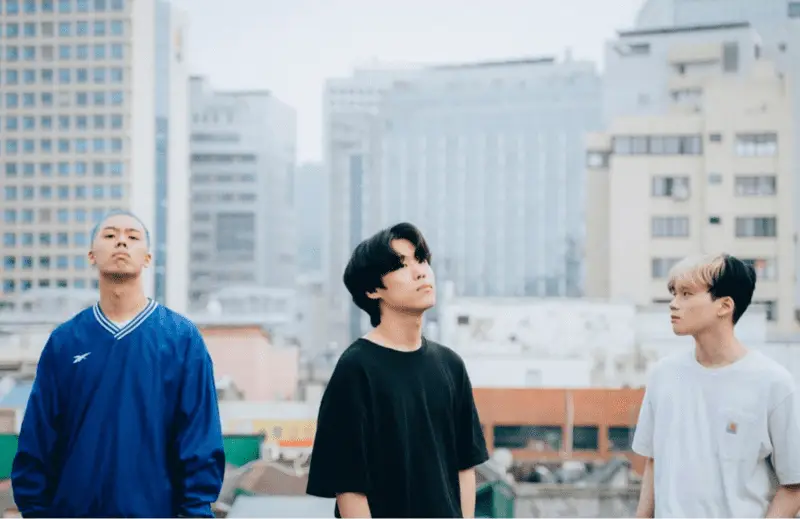Dandelion members are Minseong, Jaeyoung, and Jechan.