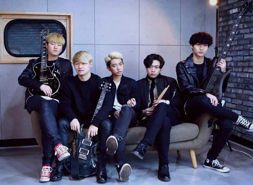 Danggisio members are Jinwook, Byeonggwan, Wooseok, Minyoung, and Jongseok.