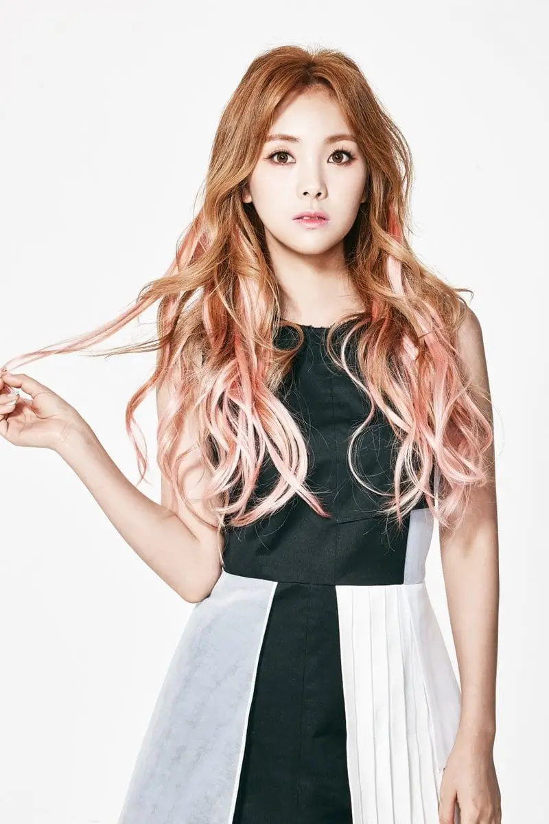 D.HOLIC former member Rena