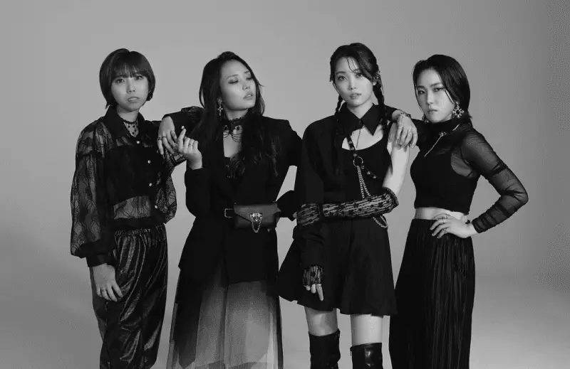 DIH members are Sena, Pang.D, Esther, and OnB.