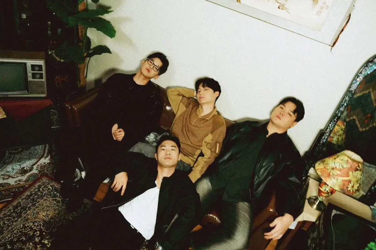 DUDISH members are Doha, Yang Jungkeun, Park Junsoo, and Park Gyutae.