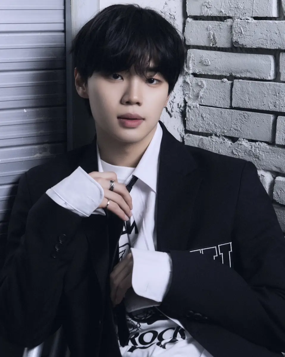 EIGHT former member Hyojin