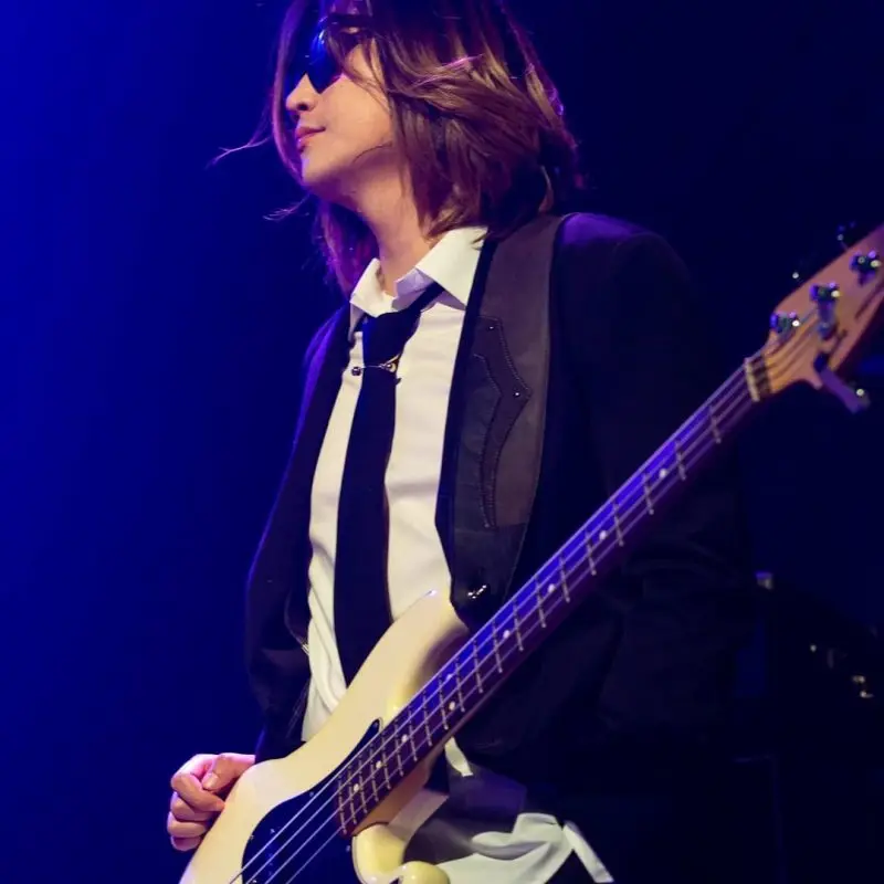 EVE member Kim Gun