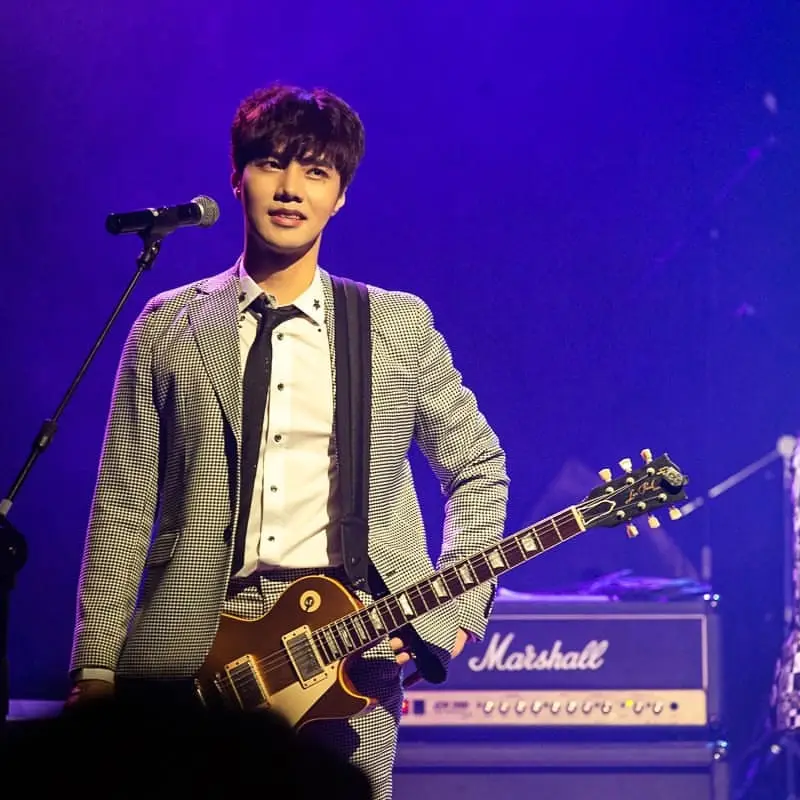 EVE member Park Woong