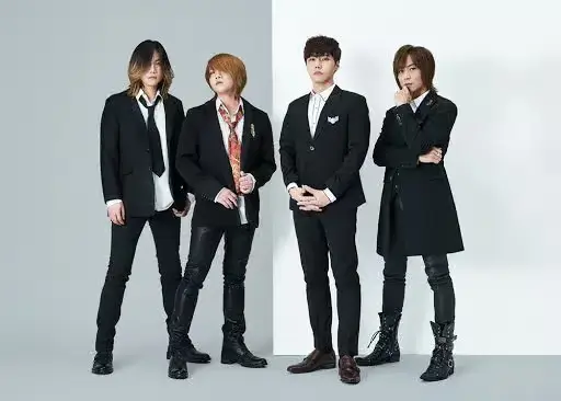 EVE members are Sehun Kim, G. Gorilla, Park Woong, and Kim Gun.