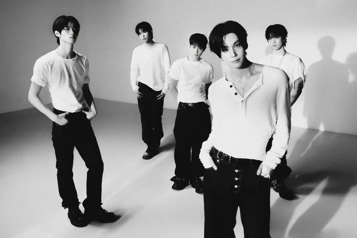 EVNNE members are Keita, Park Hanbin, Lee Jeonghyeon, Mun Junghyun, and Park Jihoo.