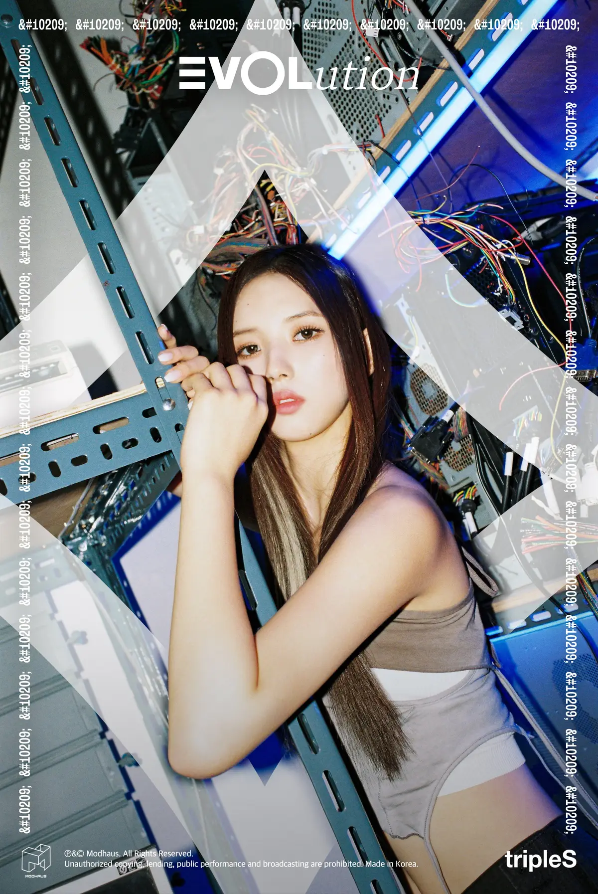 EVOLution (tripleS) member Lee Jiwoo