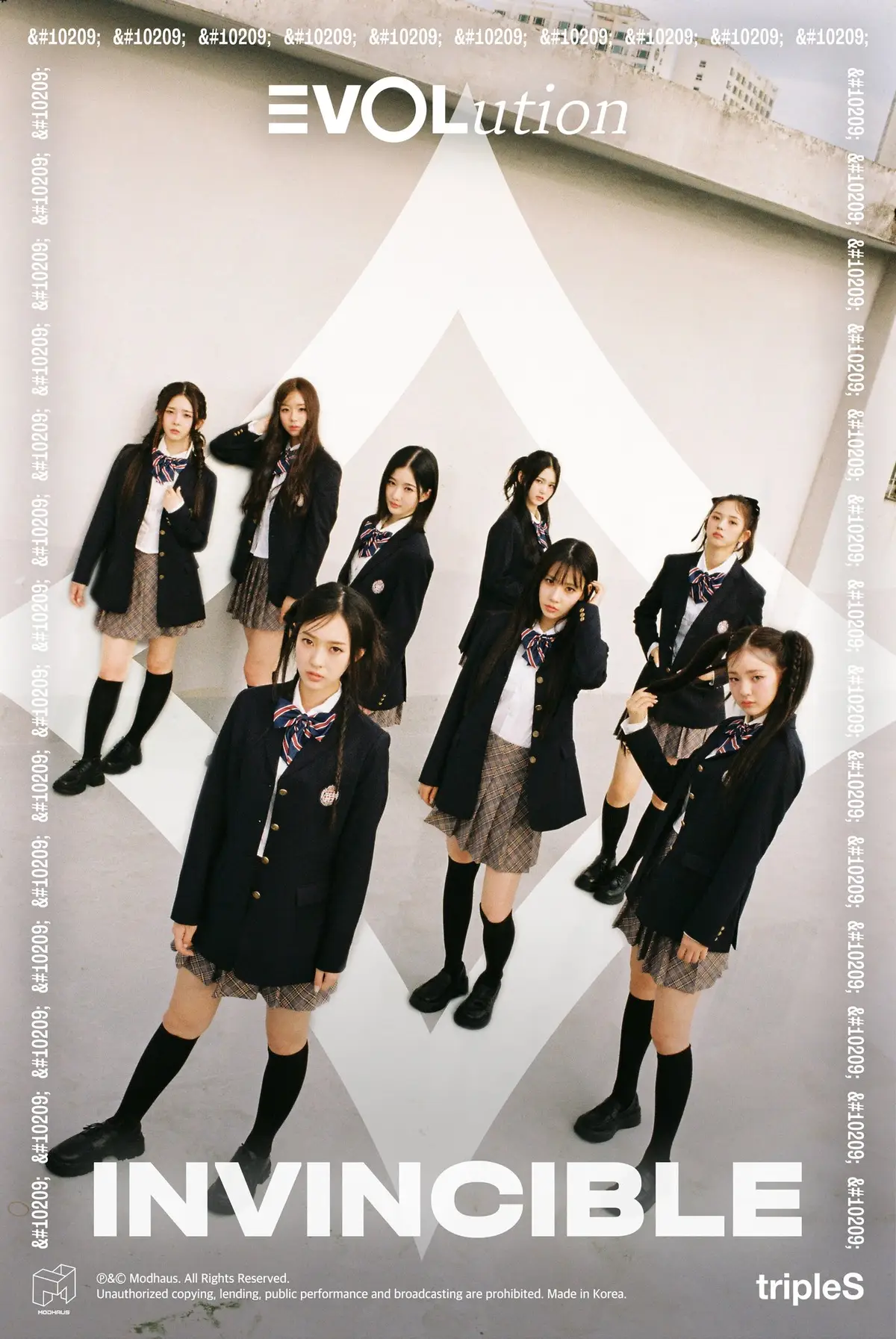 EVOLution (tripleS) members are Kim Yooyeon, Lee Jiwoo, Mayu, Kim Nakyoung, Kotone, Kim Chaeyeon, Kim Soomin, and Kwak Yeonji.