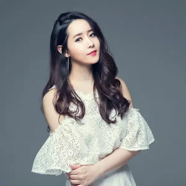 Flow Sister member Hana