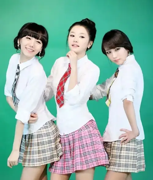 Flying Girls members are N/A.