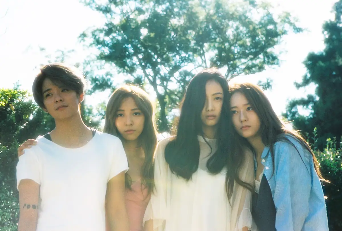 f(x) members are Victoria, Amber, Luna, and Krystal.