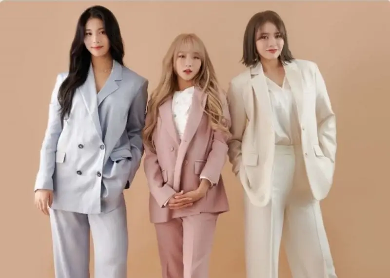 Girls’ Alert members are Jisung, Seulbi, and Gooseul.