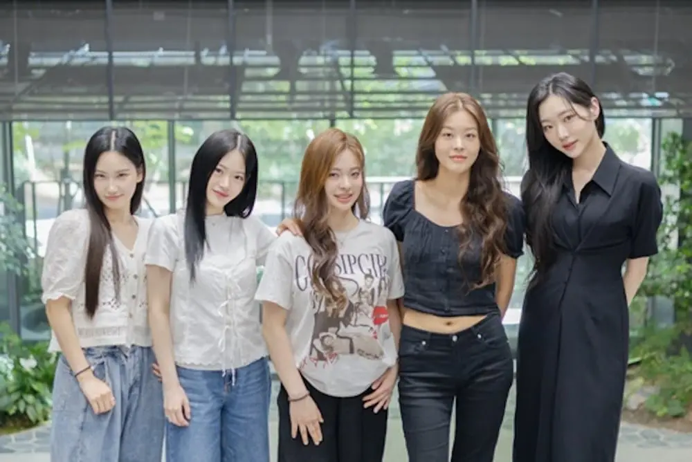 Girls on Fire (Final Lineup) members are Hwang Seyoung, Kang Yunjeong, Lee Nayoung, Lee Sooyoung, and Yang Irae.
