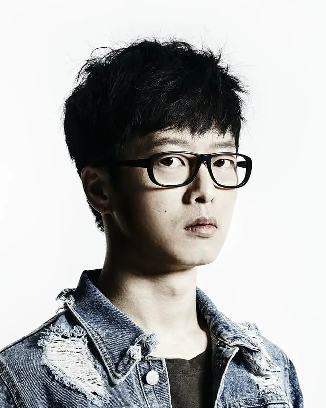 Guckkasten member Ha Hyun Woo